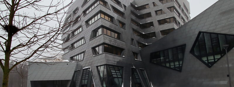 Leuphana - Foto: Matthias Lemm, Pixabay