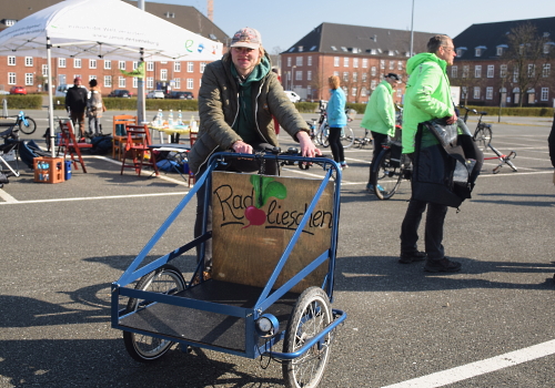 Lastenrad fahren macht Spaß. Einer der Initiatoren der Initiative Lastenräder für Lüneburg, 20.03.2022. Foto: Initiative Lastenräder für Lüneburg.