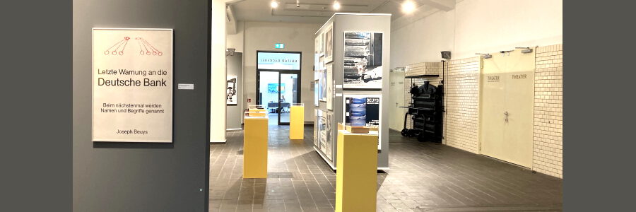 Die Kunsthalle der KulturBäckerei, hier mit einer Ausstellung von Grafiken von Joseph Beuys. Foto: Lünepedia.