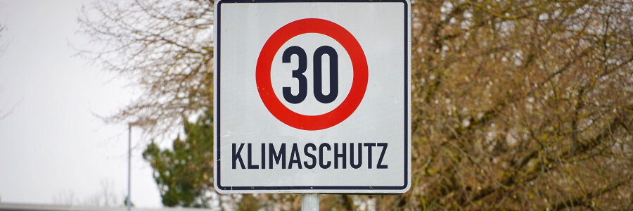 Tempolimit - Geschwindigkeitsbeschränkung. Foto: Felix Müller, Pixabay.