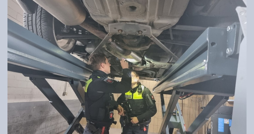 Foto: Polizei Lüneburg. Kfz-Kontrolle mit Schallpegel-Messanlage.