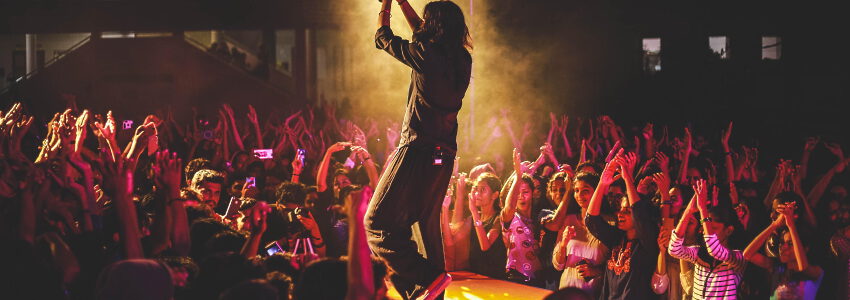 Künstler bei Konzert. Foto: Vishnu R., Pixabay.