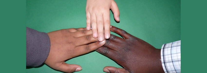 Hände, Vertrauen, Gemeinschaft. Foto: falco, Pixabay.