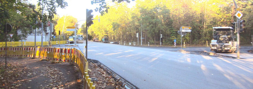 Straßenbau: Elbakreuzung in Adendorf, November 2022. Foto: Lüne-Blog, J. Korn.