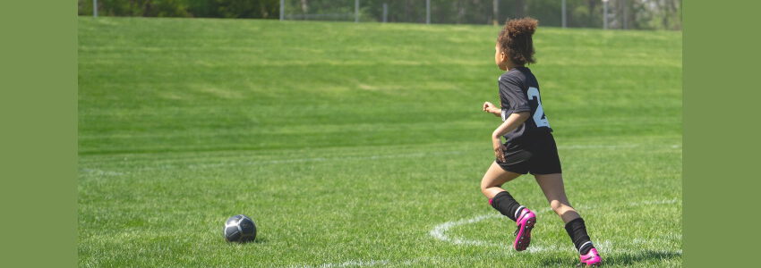 Fußball spielen. Foto: Joshua Choate, Pixabay.