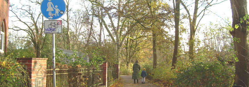 Fußweg auf der Nordseite des Liebesgrunds. Foto: Lüne-Blog.