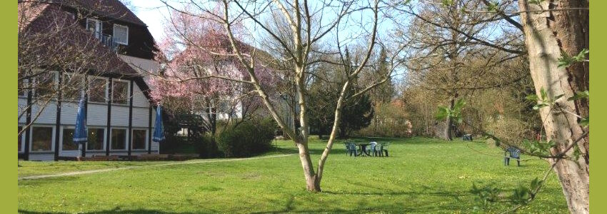 Gustav Stresemann Institut in Bad Bevensen. Blick auf Gästehaus und Park. Foto: GSI.