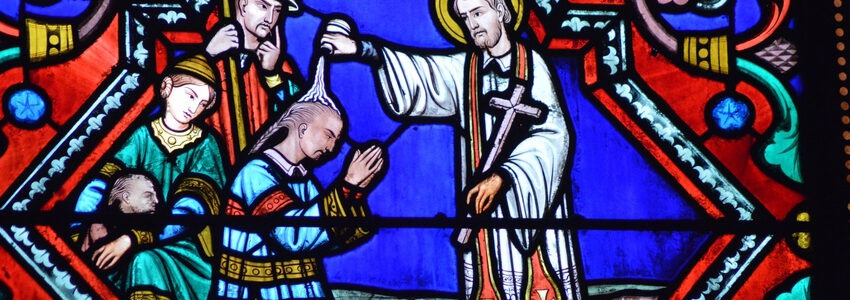 Kirchenfenster: Taufe. Foto: Dorothée QUENNESSON, Pixabay.