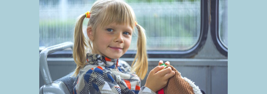 Mädchen, Kind im Bus. Foto: Luda Kot, Pixabay.