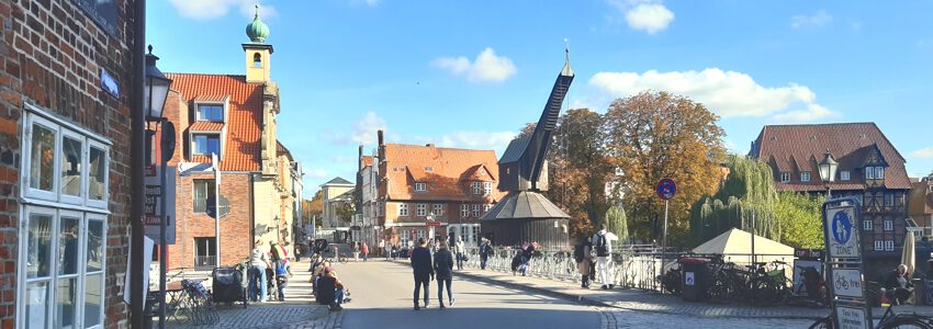 Lüneburg: Lüner Straße mit Altem Kran. Foto: Lüne-Blog.