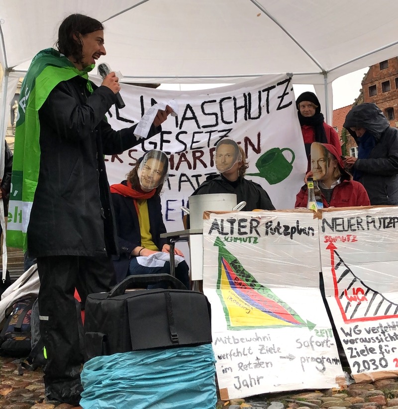 Klappt nicht mit dem Putzplan! - Protestkundgebung von Fridays for Future Lüneburg am 20.10.2023. Foto: FFF Lüneburg.