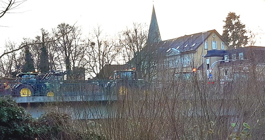 Bauern an der Scholze-Kreuzung in der Lüneburger Innenstadt. Foto: Lüne-Blog.