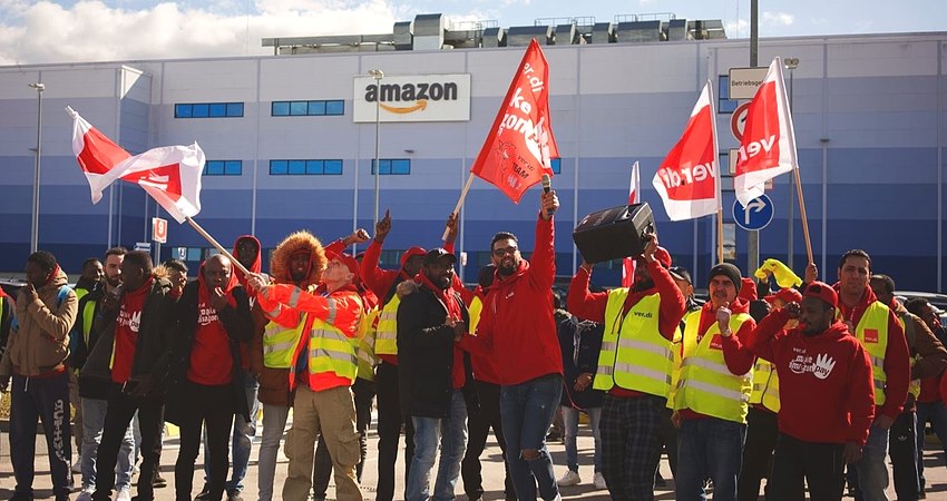 Foto: ver.di Niedersachsen-Bremen FB D. Mit Mut und Entschlossenheit streikten am 03.04.23 erneut Kolleg*innen von Amazon in Winsen (Luhe) für einen Tarifvertrag.