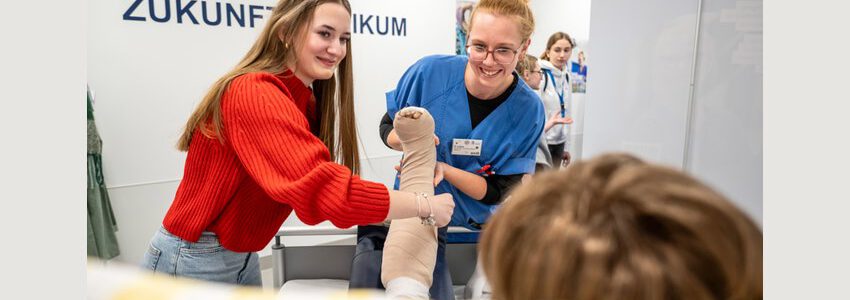Bei der Azubi-Messe im Klinikum Lüneburg, 20.01.2024. Foto: Hans-Jürgen Wege.