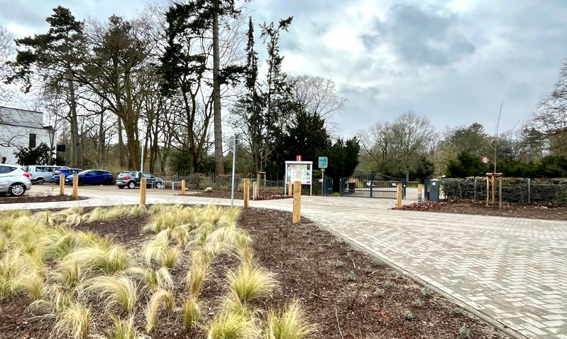 Neu bepflanzter Parkplatz Kurpark. Foto: Hansestadt Lüneburg.