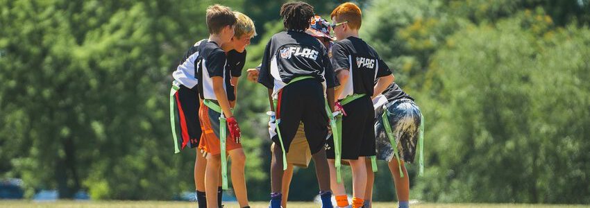 Jungen im Sportteam. Foto: Joshua Choate, Pixabay.