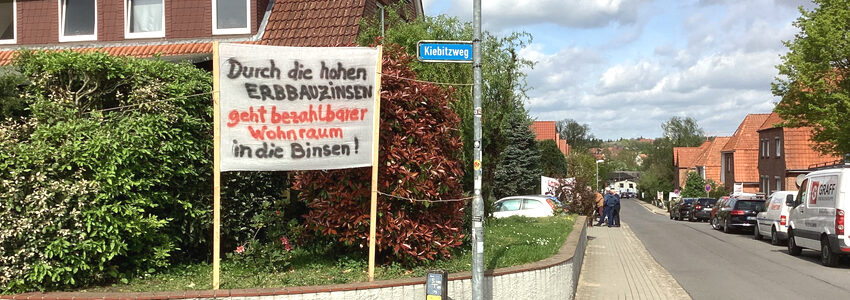Transparent in der Bögelstraße, Lüneburg. Foto: Initiative "Bezahlbarer Wohnraum im Erbbau Lüneburg".