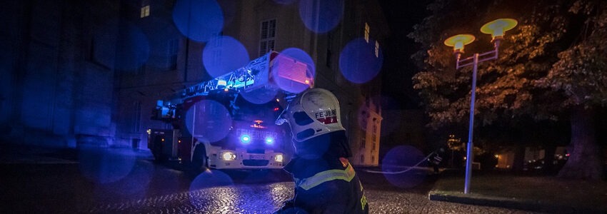 Blaulicht, Hilfe, Notfall, Katastrophenschutz. Foto: Matthias Fischer, Pixabay.