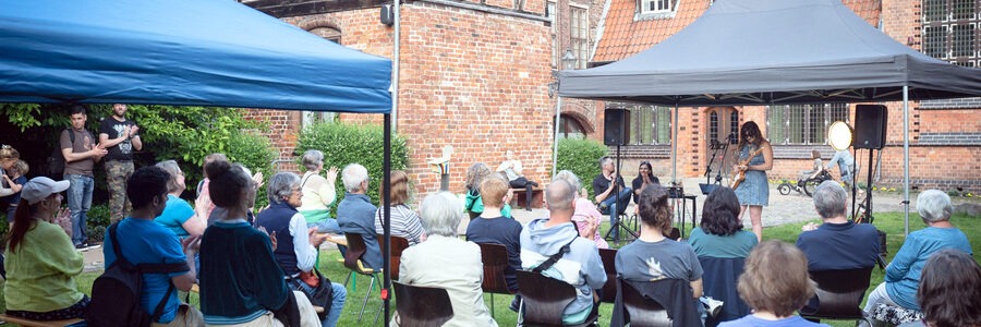 Foto: Jan Piepe. Konzert im Rathausgarten im Mai 2024.