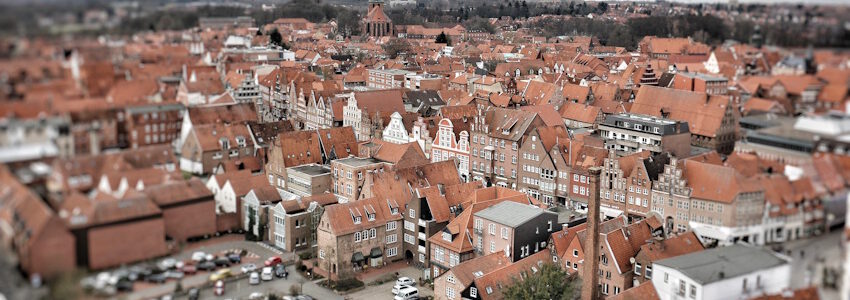 Lüneburg: Luftbild mit Parkflächen in der Innenstadt. Foto: Jörg Mandt, Pixabay.