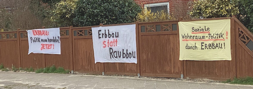 Transparente am Gartenzaun eines betroffenen Hauses. Foto: Initiative „Bezahlbarer Wohnraum im Erbbau Lüneburg“