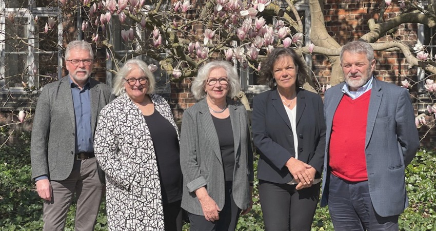 Foto: Seniorenbeirat Lüneburg. Der aktuelle Seniorenbeirat, August 2025. Von links: Heyner Heyen, Barbara Schmidt, Sibylle Bollgöhn, Petra Sarnes und Ulrich Mädge.