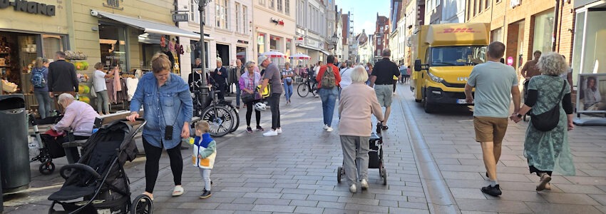 Foto: Lüne-Blog. Fußgängerzone in der Bäckerstraße.