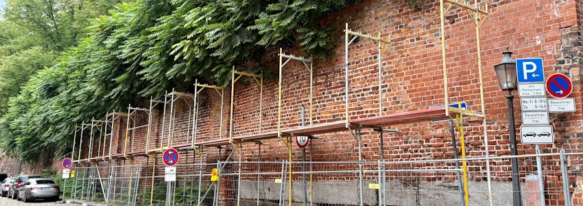 Foto: Hansestadt Lüneburg. Die Stadtmauer aus dem 14./15. Jahrhundert muss saniert werden.