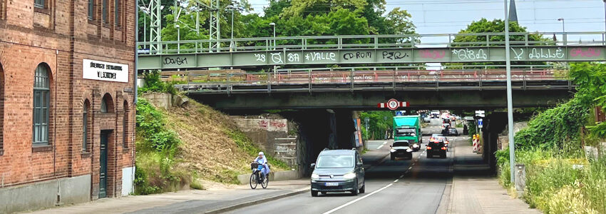 Foto: Hansestadt Lüneburg. Bahnbrücke Bleckeder Landstraße im Juni 2025.
