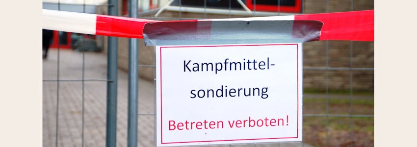 Warnschild: Kampfmittel-Sondierung. Foto: Hansestadt Lüneburg.
