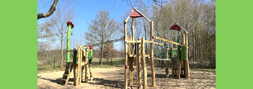 Foto: Hansestadt Lüneburg. Neue Dreiturmkletteranlage auf dem Spielplatz Großer Garten in Oedeme.