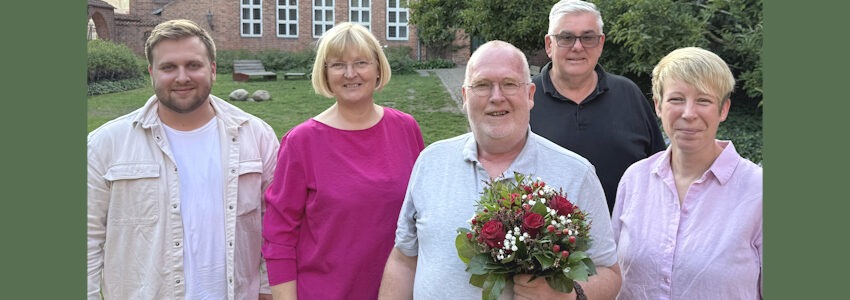 Foto: SPD Lüneburg. Der Vorstand der SPD-Ratsfraktion, August 2025. Von links: Ortsvereinsvorsitzender Luca Thieme, Stellvertretende Vorsitzende Andrea Schröder-Ehlers, Vorsitzender Thomas Dißelmeyer, Kassierer Jens-Peter Schultz, Stellvertretende Vorsitzende Stefanie Filohn.