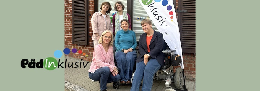 Foto: EUTB® Pädinklusiv. Besuch von Annetraut Grote im Februar 2026. Von links: Katharina Wortmann-Wanke (Vorstand Pädin e.V.), Cornelia Baumann (Teilhabeberatung Pädinklusiv), vorne links Katrin Weymann (Teilhabeberatung Pädinklusiv), Amke Baum (Teilhabeberatung Pädinklusiv) und Annetraut Grote (Landesbeauftragte für Menschen mit Behinderungen).