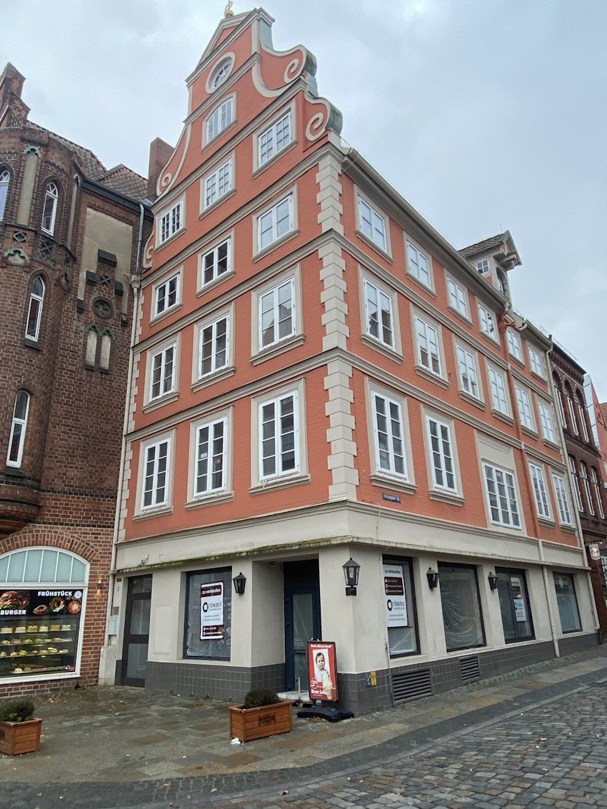 Reiner Netwall. Anwesen Am Sande 3,  Lüneburg. In diesem Haus direkt im Zentrum ist nur eine Wohnung belegt.