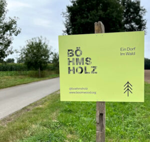 Foto: BoomWood. Wegweiser nach Böhmsholz.