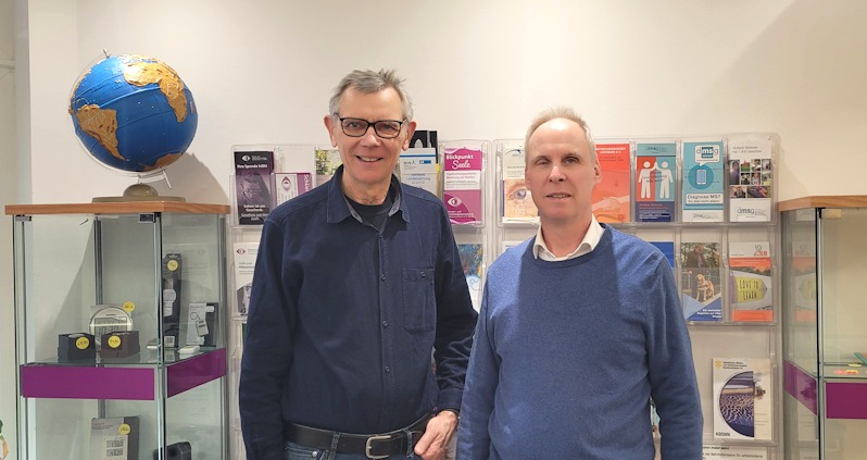 Foto: A. Klawon. Von links: Manfred Neumann, 1. Vorsitzender des Blinden- und Sehbehindertenverbandes Niedersachsen e.V., Region Nord-Ost, und Sascha Paul, Sozialberater der Geschäftsstelle Lüneburg,