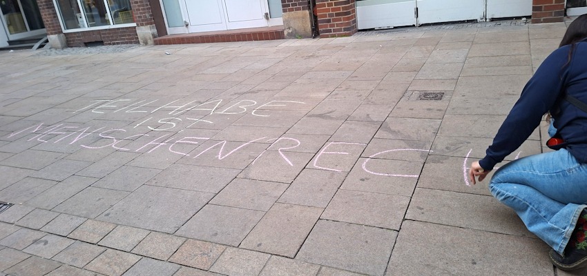Foto: Behindertenbeirat Lüneburg. Das Recht, am öffentlichen Leben teilhaben zu können, ist ein Menschenrecht und als Grundrecht in unserer Verfassung verankert. Es sollte auch Beachtung finden.