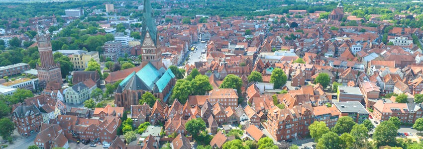 Foto: Hansestadt Lüneburg. Luftbild Innenstadt Lüneburg.