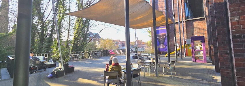 Foto: Lüne-Blog. Ilmenau-Terrasse des Museums Lüneburg.