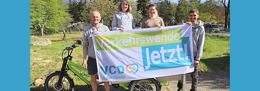 Foto: VCD Elbe-Heide. Neuer Vorstand im April 2026, von links: von links nach rechts zu sehen: Jonas Korn (stellvertretender Vorsitzender), Astrid Völzke (Vorsitzende), Theresa Korn (Schatzmeisterin), Florian Farnung (Beisitzer).
