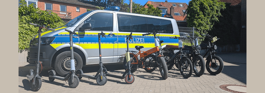 Foto: Polizeiinspektion Lüneburg/ Lüchow-Dannenberg/ Uelzen. Kontrolle von Elektro-Kleinstfahrzeuge und E-Scootern in Bad Bevensen am 2. Juni 2026.