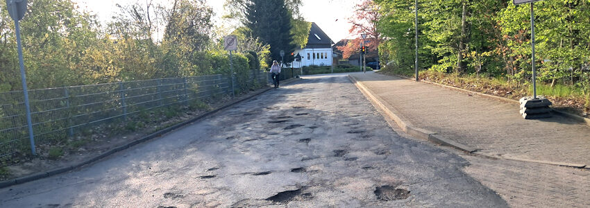Foto: Hansestadt Lüneburg. Straßenschäden in der Straße Schaperdrift in Oedeme.