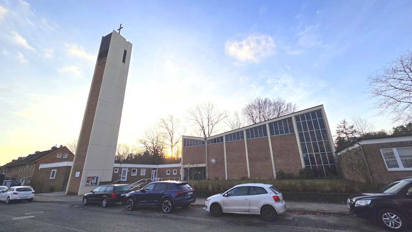 Foto: Lüne-Blog. Die Friedenskirche in Lüneburg Bockelsberg in der Wichernstraße.