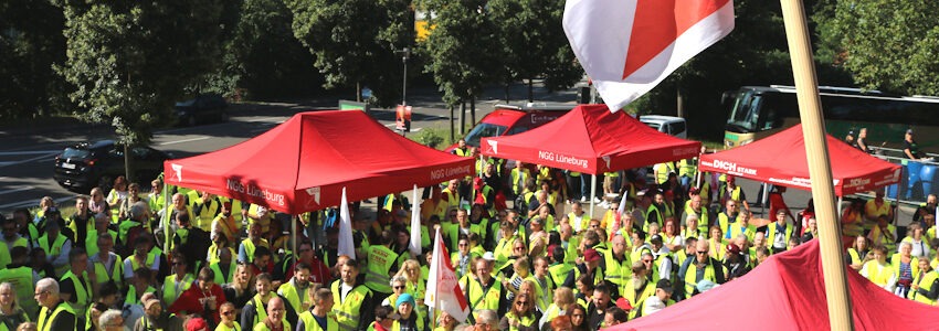 Foto: NGG. Treffpunkt der Demonstrierenden vor dem Kino in der Bockelmannstraße am 21. Juli 2026.