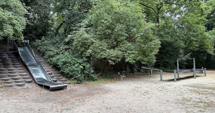 Foto: Hansestadt Lüneburg. Bei der Beteiligungsveranstaltung am 19. August 2026 sammelt die Hansestadt Lüneburg gemeinsam mit Besuchenden Ideen für die Umgestaltung des Spielplatzes Liebesgrund.