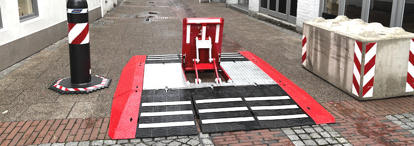 Foto: Hansestadt Lüneburg. Beim diesjährigen Stadtfest wurden erstmals mobile Fahrzeugsperren in Kombination mit Betonblöcken eingesetzt. Die mobilen Systeme sollen künftig die Betonblöcke und Fahrzeugsperren komplett ablösen.