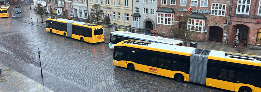 Foto: privat. Die neuen Busse von MOIN sind am 1. Januar 2026 unterwegs Am Sande in Lüneburg.